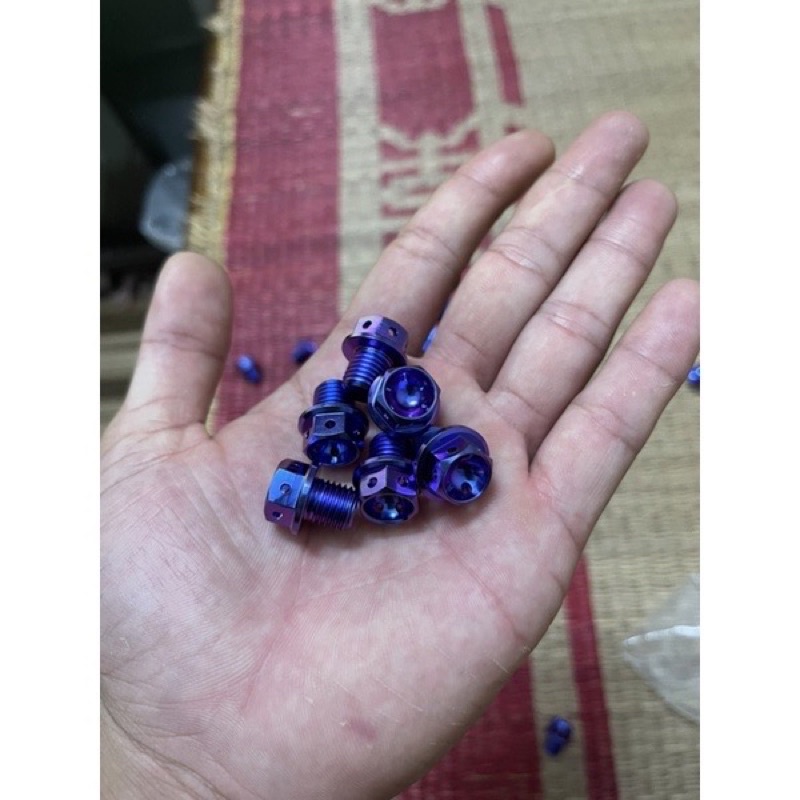 Ốc Chân Gương Titan Mẫu Vương Miệng Gen Xuôi,Gen Ngược Gắn Các Dòng Xe Phổ Thông(Giá 1 Con)