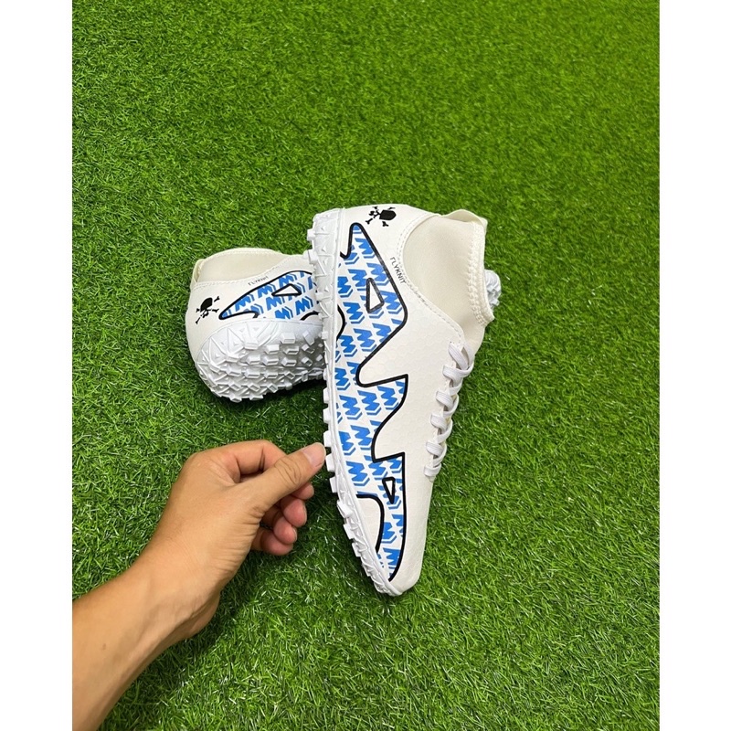 Giày đá bóng sân cỏ nhân tạo Predator - Khâu kín đế