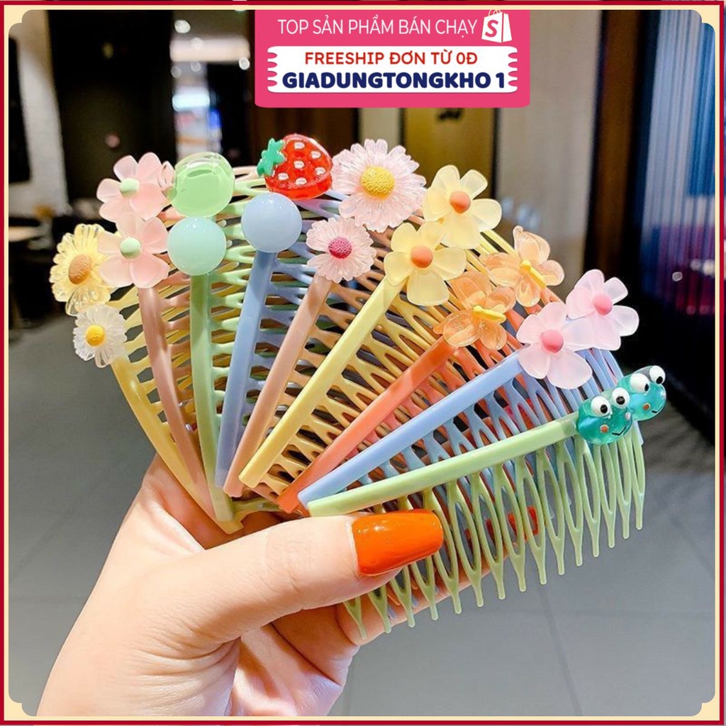 Lược bờm xược cài tóc đính hoa đáng yêu cho cho bé gáiGIADUNGTONGKHO1Bờm Xược Tóc Cho Bé Gái Cute Dễ Thương Hàn Quốc