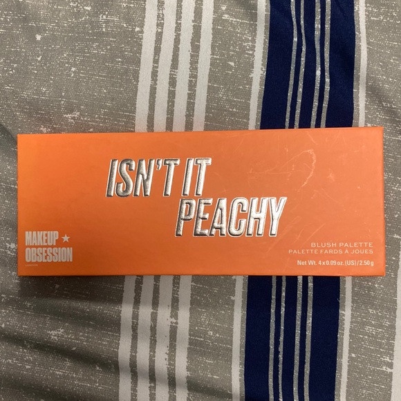 Bảng phấn má Revolution Blush Palette Makeup Obsession