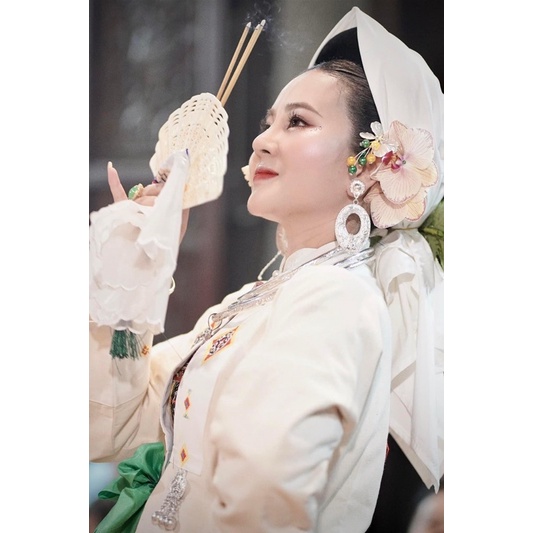 Áo nõn chúa thác