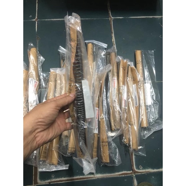 Lò xo phuộc trước zin dài cho các loại xe, giúp tăng đàn hồi.