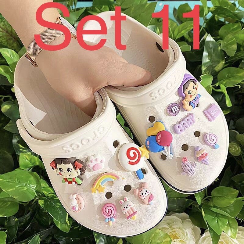 Sticker, charm, jibit gắn dép cross như ảnh