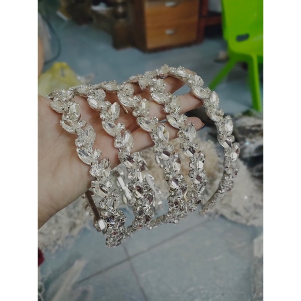 Bờm cài tóc cô dâu lấp lánh