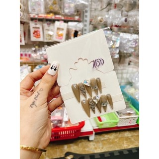 móng giả đính đá cao cấp 100k ( nhắn mẫu )