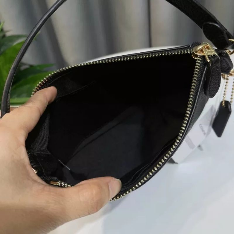 Túi xách Coac.h Nolita 19 kẹp nách sang chảnh
