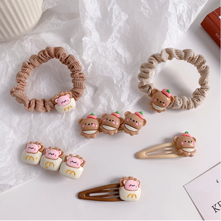 Cột tóc Scrunchies vải đính charm gấu dễ thương, Chun tóc kiêm vòng tay xinh xắn - Sỉ lẻ thun tóc đẹp giá rẻ