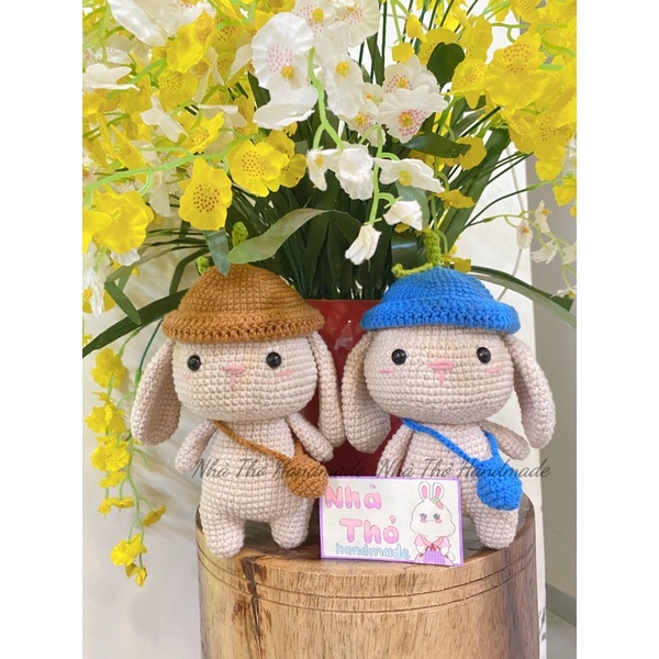 Bé Thỏ đi học bằng len