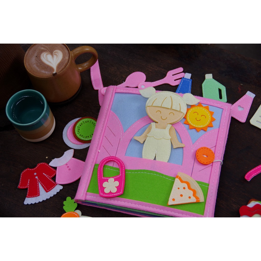 Sách Vải Một Ngày Của Bé - Phiên Bản Bé Gái - Quà Tặng Đồ Chơi Cho Bé