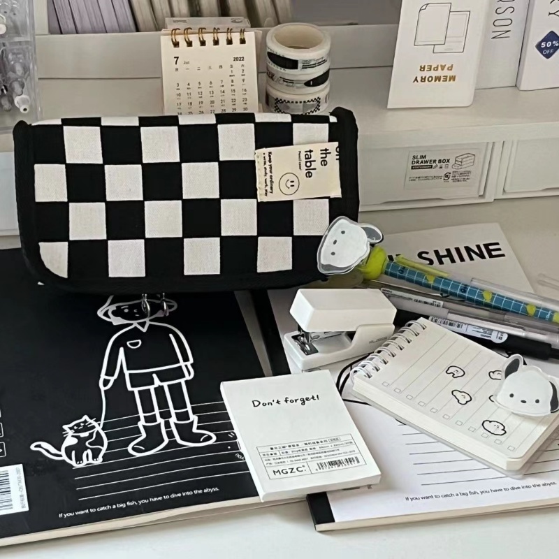 Túi Đựng Bút Bằng Vải Bạt Sức Chứa Lớn In Họa Tiết Caro Trắng Đen