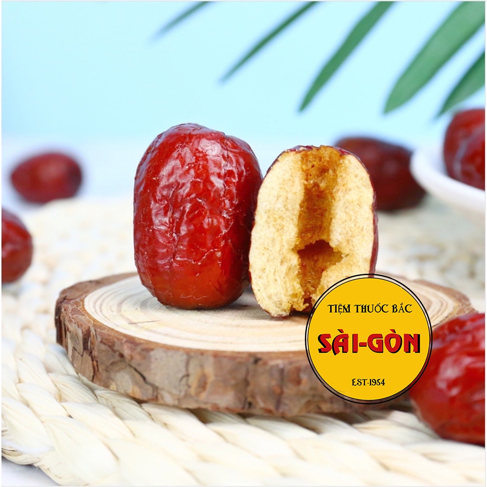 Táo Đỏ Hàn Quốc khô trên cành