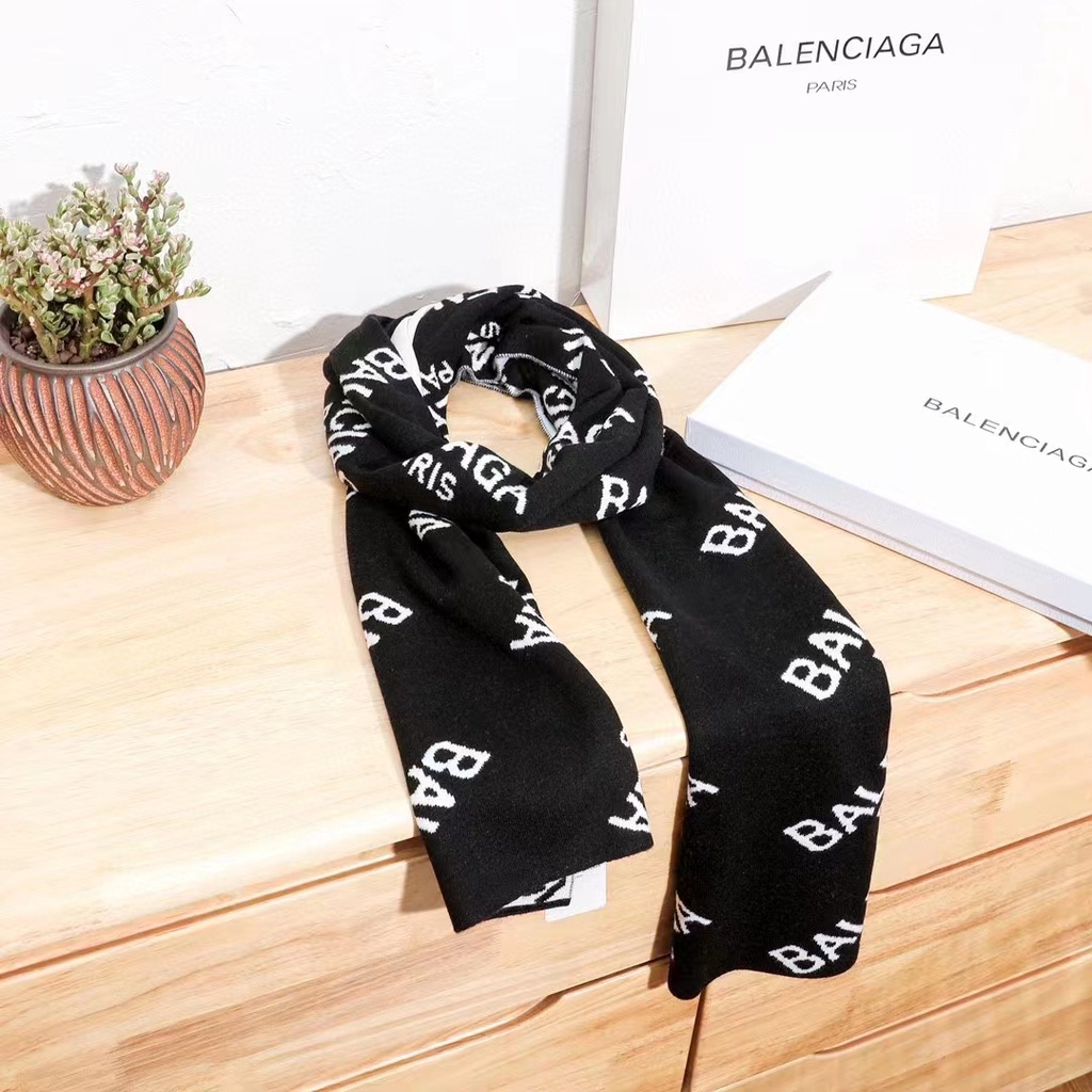 Set 23 Khăn Choàng Cổ balenciaga Đan Len Ấm Áp Màu Trắng Đen Dễ Phối Đồ