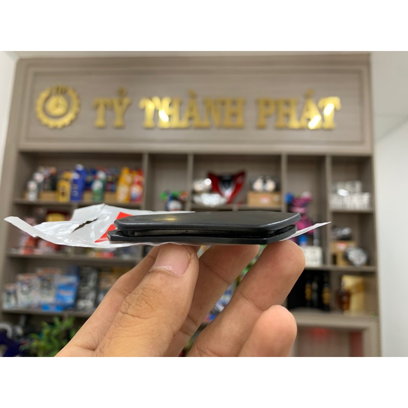 Cao su tay E Future 125 lớn