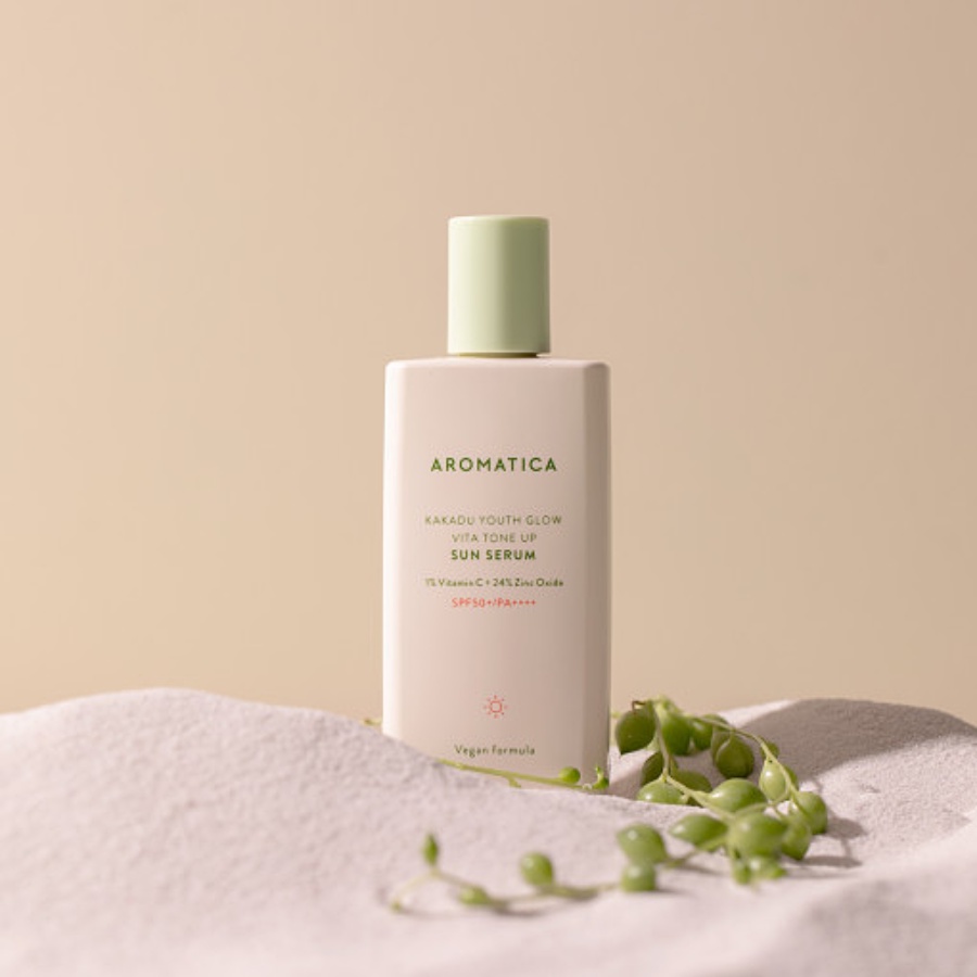 Serum chống nắng thuần chay nâng tông sáng da Aromatica Kakadu Youth Glow Vita Tone-up Sun Serum SPF50+ PA++++ 60ml