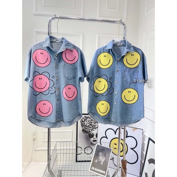 Áo sơ mi jean phối viền tua rua gắn mác chữ tay ngắn