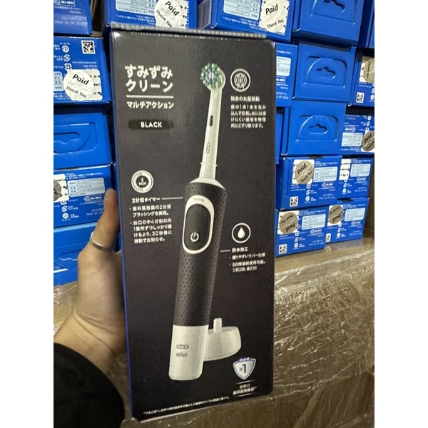 BÀN CHẢI ĐIỆN ORAL B BAO GỒM 1 ĐẦU VÀ CHÂN SẠC NHẬT BẢN