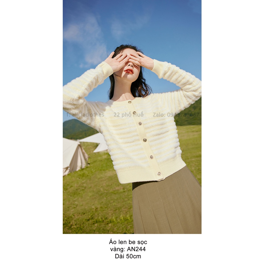 Áo len cài cúc Seifini có thể mặc thành dáng cardigan khi không cài cúc rất tiện.