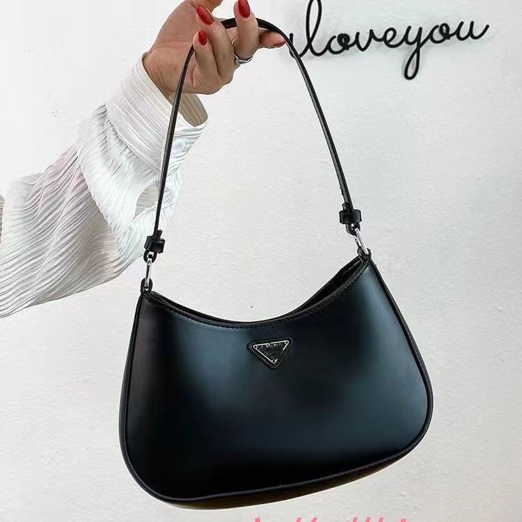 Túi Xách Da PU Màu Đen In Logo Tam Giác Phong Cách Trung Cổ