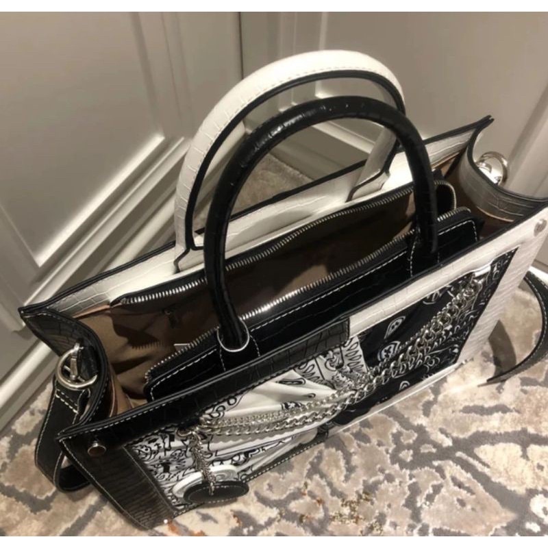 Túi da cầm tay đeo chéo hoạ tiết đen trắng sang trọng kèm hình thật