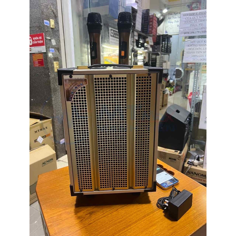 Loa kéo karaoke xách tay di động T8 bass 20cm tặng kèm cặp micro không dây. Âm thanh hay, thiết kế gọn, sạc pin tiện...