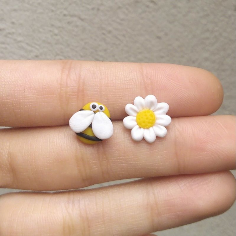 Bee and Flower - Khuyên tai đất sét Polymer