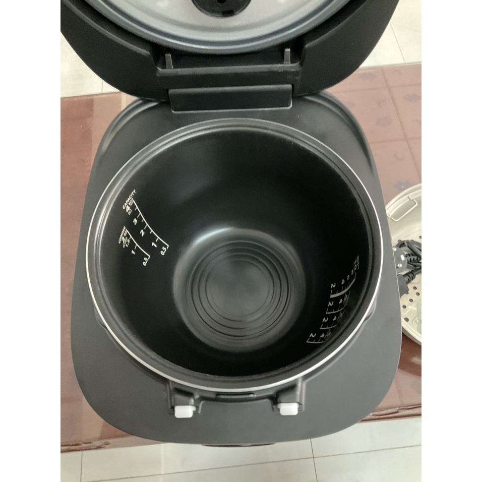 Nồi cơm cao tần Toshiba 1.8 lít RC-18IX1PV - Hàng trưng bày