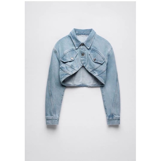 Áo dáng croptop và quần jeans dáng đứng