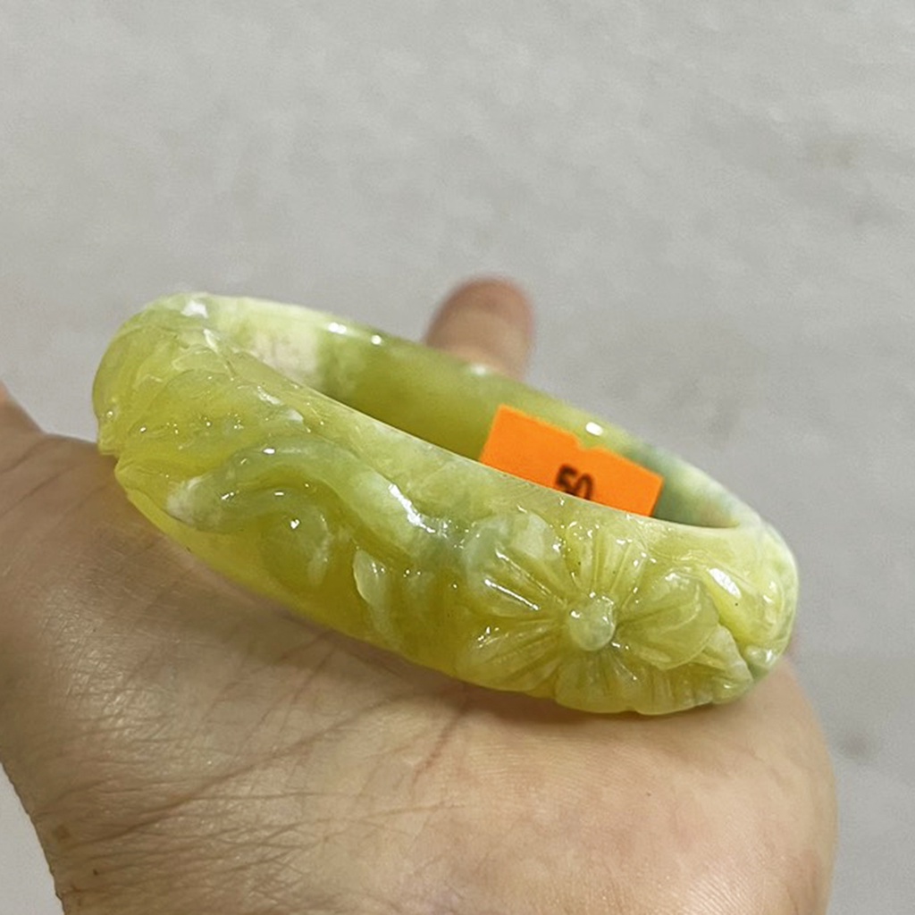 Vòng tay chạm khắc hoa ngọc vàng thật size 5.0cm cho người mệnh hỏa và mộc (ngọc việt nam hàng mới)