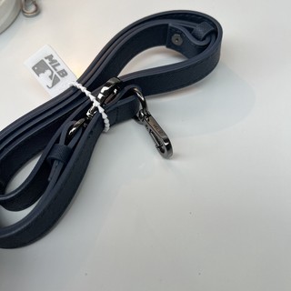 túi xách tay + đeo chéo mlb size 17*6*20cm logo kim loại ha