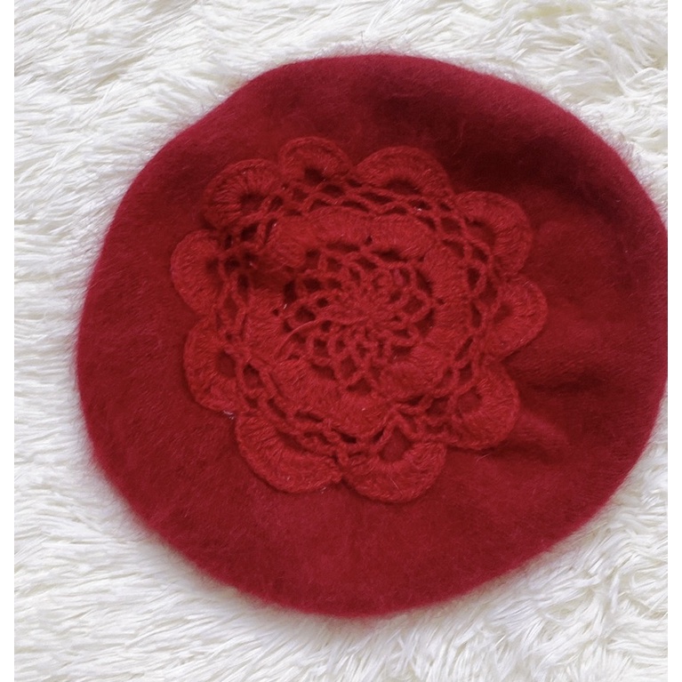 Nón nỉ màu đỏ đô