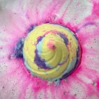 Bom tắm LUSH - Unicorn bath bomb