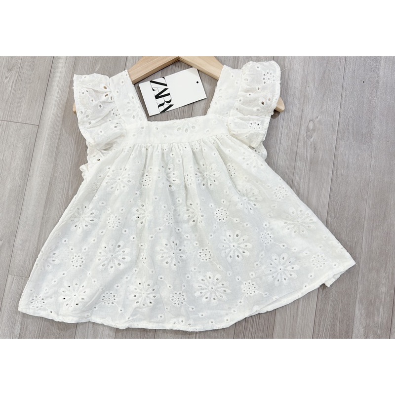 Áo Zara đục lỗ bé gái