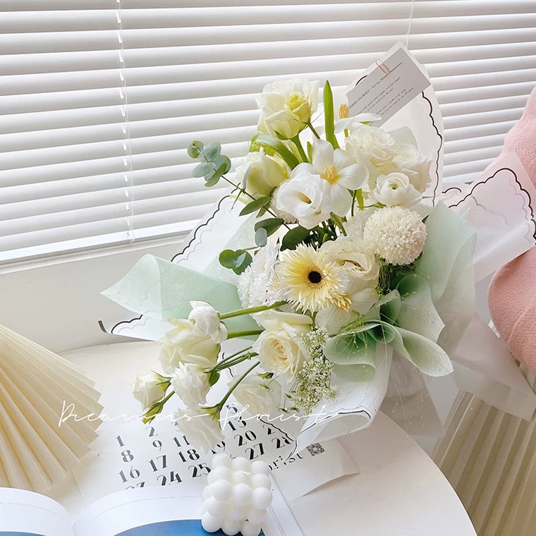 Giấy gói hoa mờ viền sóng nhẹ nhàng