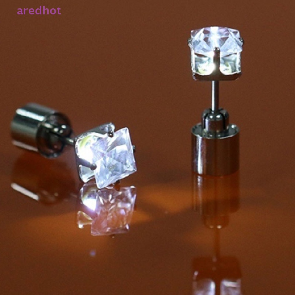 1 Cặp Bông Tai Hình Vương Miện Có Đèn LED Phát Sáng Dành Cho Nữ Mới