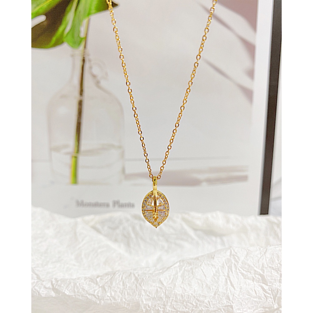 Dây chuyền mặt hình lá phong cách thời trang Pháp - Mã VC02