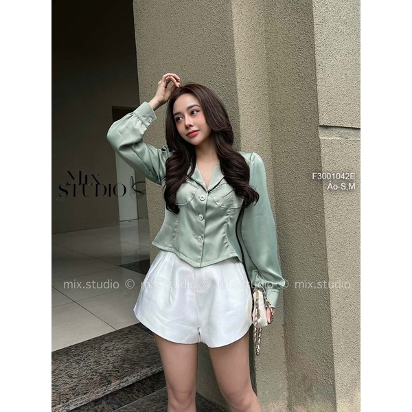 Áo sơ mi lụa kiểu ngực đính đá cổ vest tay dài! 310k
