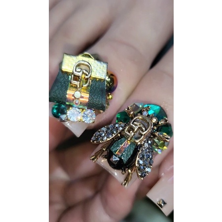 Charm túi titan chà neo siêu hot charm túi da và dây nịt con ong titan hoa to ngón chân 2023