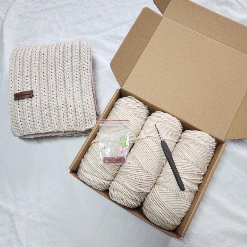 Bộ nguyên liệu móc khăn quàng cổ dài 1m8 ngang 18cm với len ống loại tốt