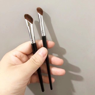 [MNS] Cọ trang điểm vát liềm dày tạo khối mũi, mắt mới về 2 size tiện lợi