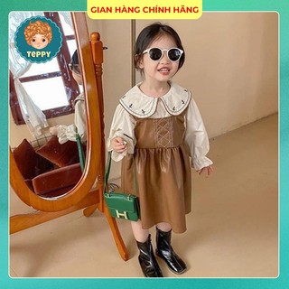 Set váy yếm da kèm áo cổ sen thêu hoa cho bé gái