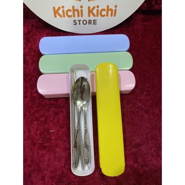 Bộ muỗng inox có hộp nhỏ gọn, set 3 món tiện lợi khi đi du lịch.