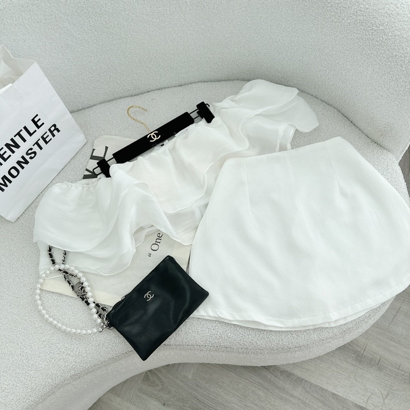 SET ÁO BẸT VAI BÈO TẦNG TRẮNG + CHÂN VÁY TRẮNG