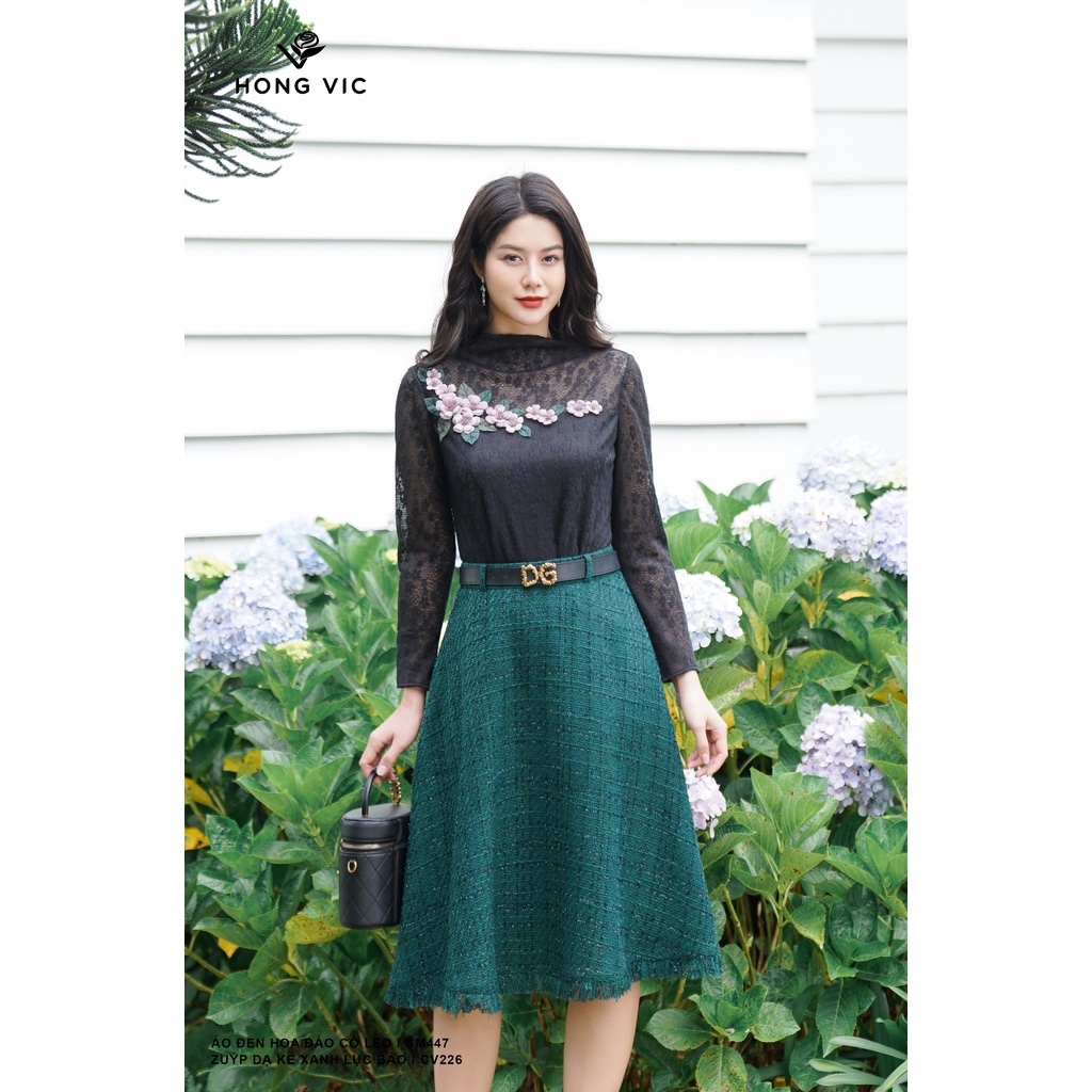 Áo nữ thiết kế Hong Vic đen hoa đào cổ leo SM447