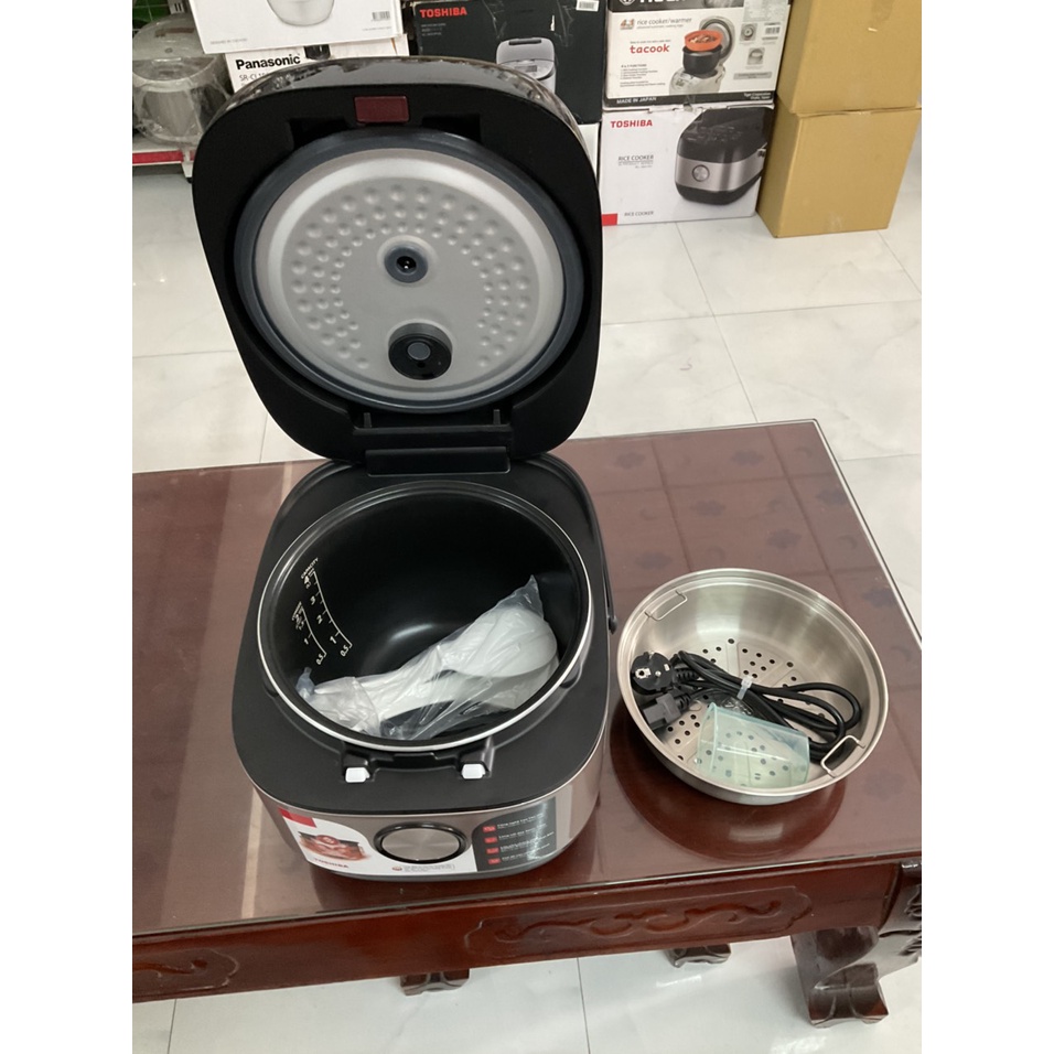 Nồi cơm cao tần Toshiba 1.8 lít RC-18IX1PV - Hàng trưng bày