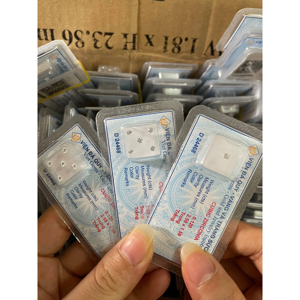 Đá đính răng, kim cương gắn răng sáng, vỉ viện đá quý