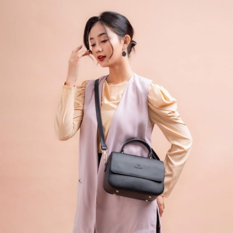 Túi Xách nữ đeo chéo da mềm thiết kế logo đơn giản Yuumy chính Hãng YN86