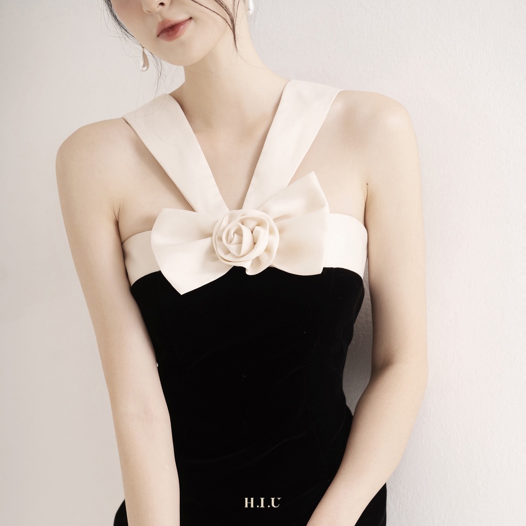 Váy nữ dự tiệc nhung chéo cổ Nơ kiểu Roses black Dress H.I.U Fashion , đầm thiết kế midi dáng dài HIU design