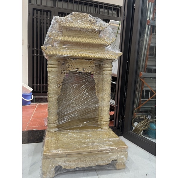 bàn thờ thần tài gỗ pơmu kích thướng ngang 56 cột to mái thái