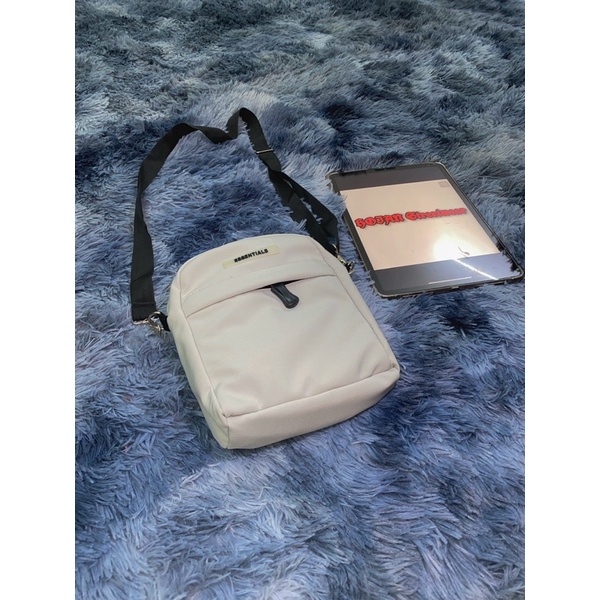 Túi đeo chéo Essentials