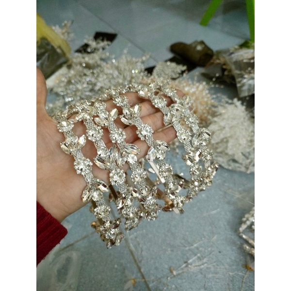 Bờm cài tóc cô dâu lấp lánh